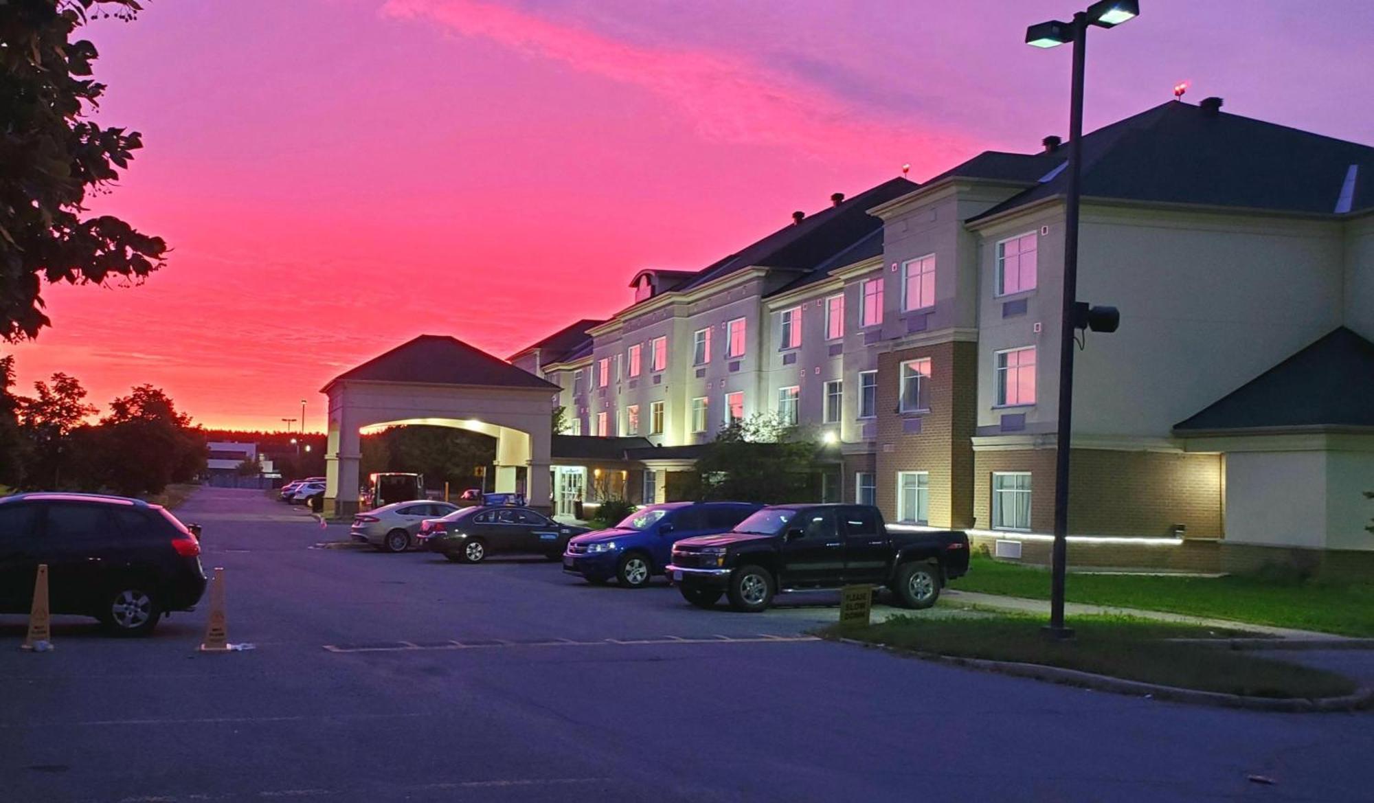 Days Inn By Wyndham Ottawa Airport Exterior foto