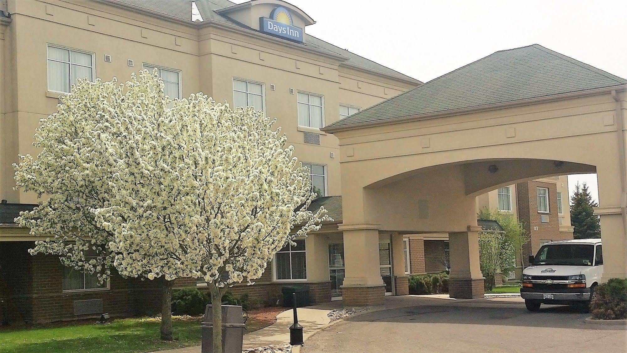Days Inn By Wyndham Ottawa Airport Exterior foto