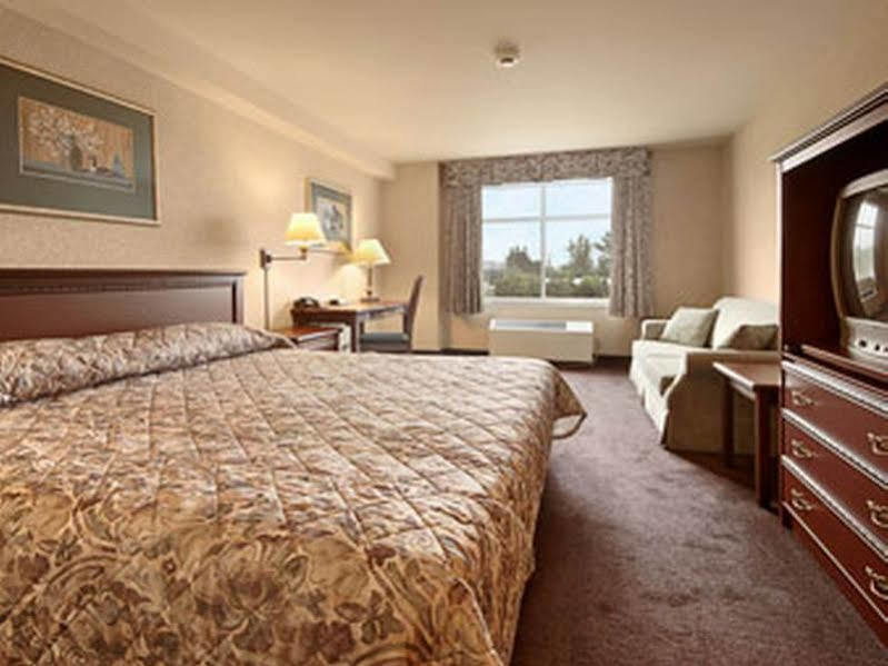 Days Inn By Wyndham Ottawa Airport Exterior foto